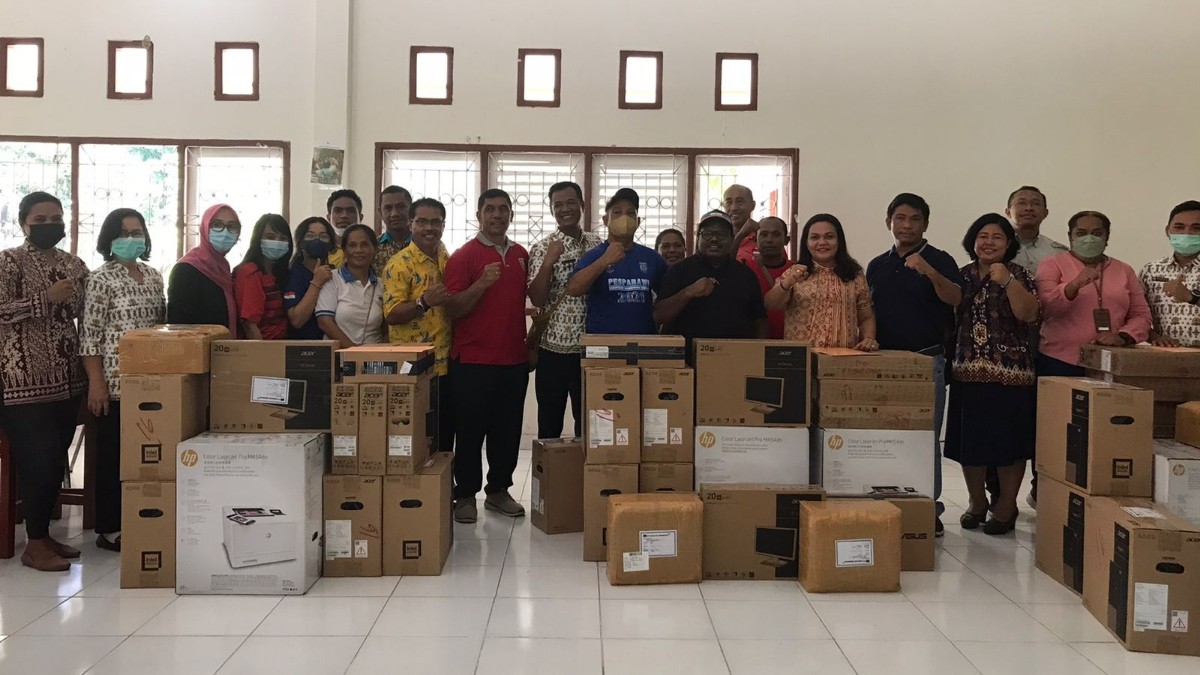 Bantuan 30 unit perangkat elektronik yang diberikan PT Freeport Indonesia kepada Sentra Pendidikan Timika.   Foto: Anti/ Papua60detik