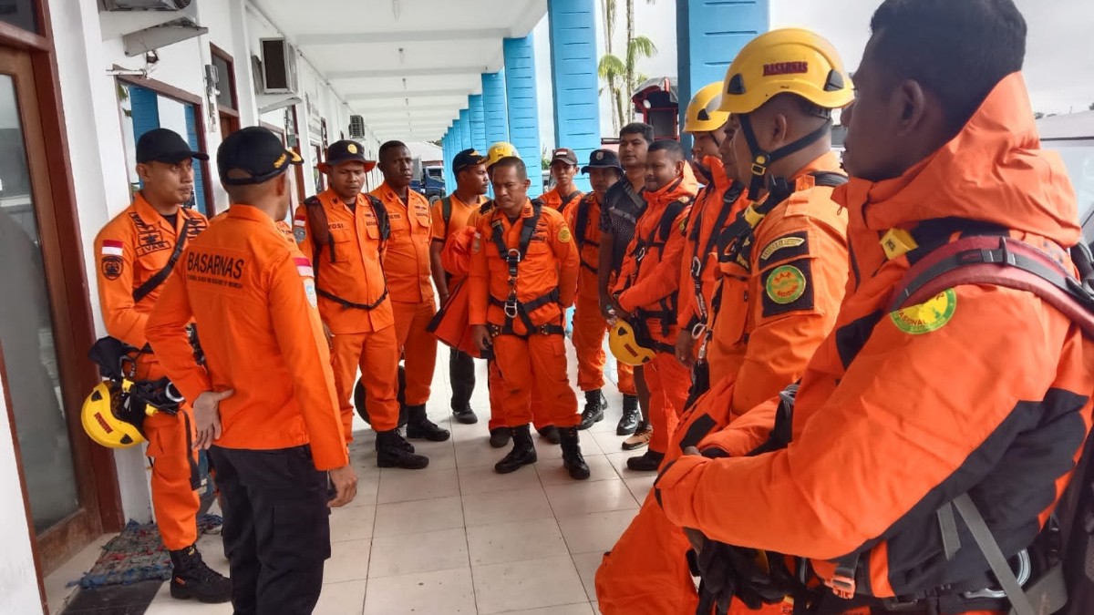 Persiapan Tim SAR Gabungan Timika mengevakuasi korban crash Pesawat Susi PK-BVM, Kamis (236/2022). Foto: Humas SAR Timika