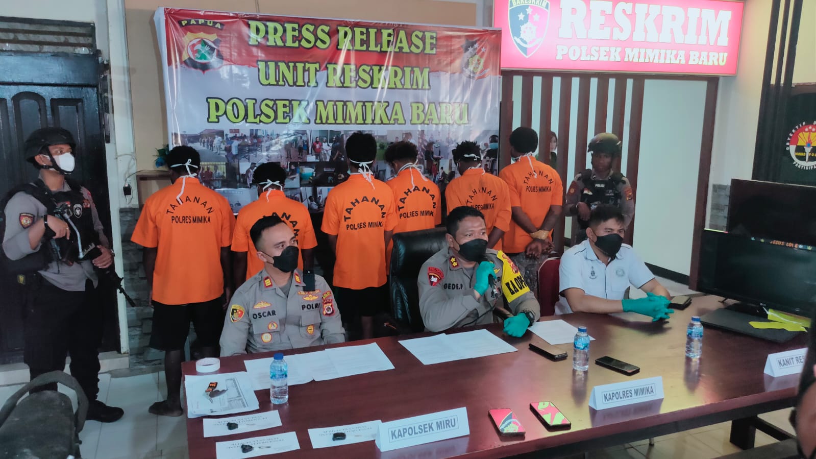 Konferensi pers Polsek Mimika Baru terkait pengungkapan kasus pencurian, Sabtu (6/8/2022). Foto: Amma/ Papua60detik