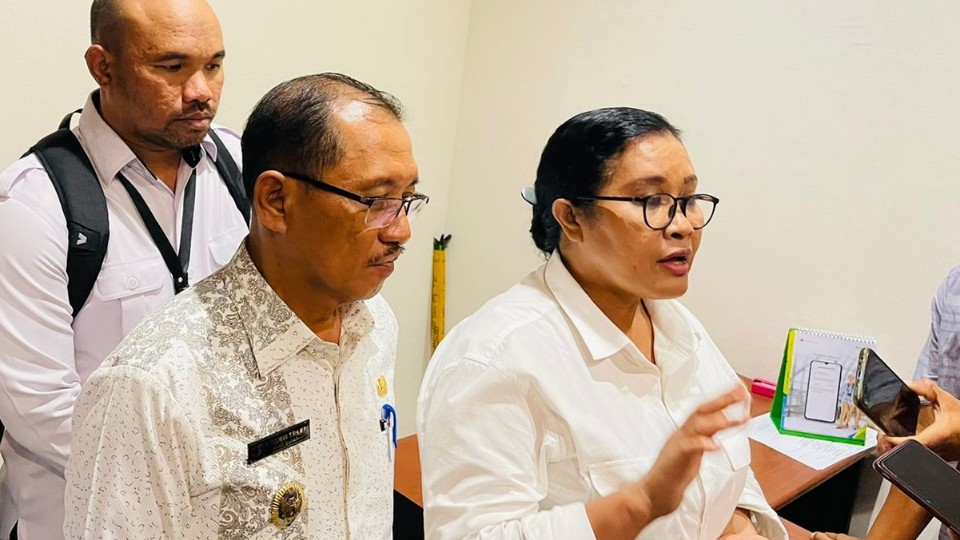 Kepala Badan Pengelola Perbatasan dan Kerja Sama Luar Negeri Provinsi Papua, Susana Wanggai didampingi Wakil Bupati Merauke H Riduwan. Foto: Ami/ Papua60detik