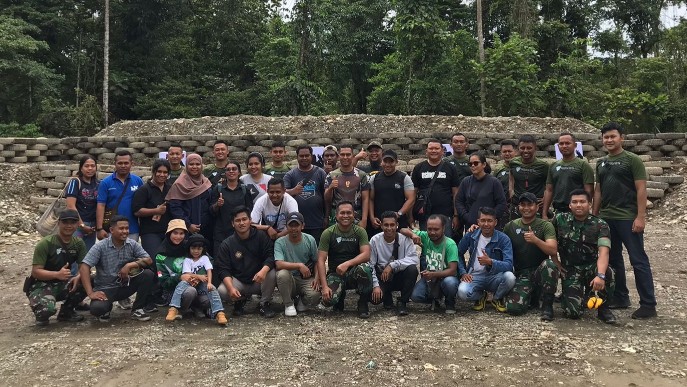 Foto bersama jajaran Denkav 3/SC dengan insan pers Timika, Sabtu (10/12/2022). Foto: Istimewa
