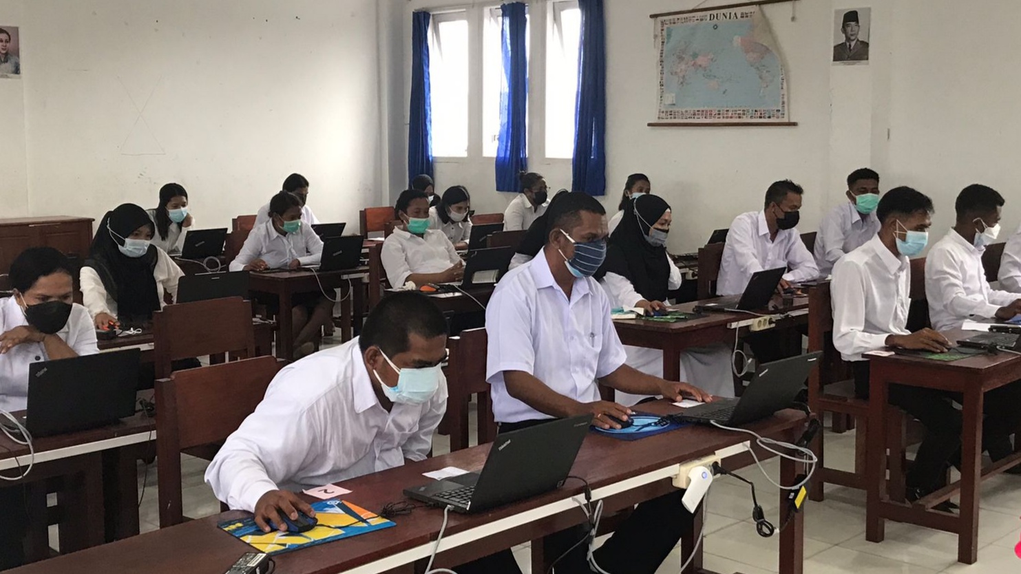 Tes PPPK Guru Kabuapten Mimika di SMA Tiga Raja, Senin (13/9/2021). Foto: Anti Patabang/Papua60detik