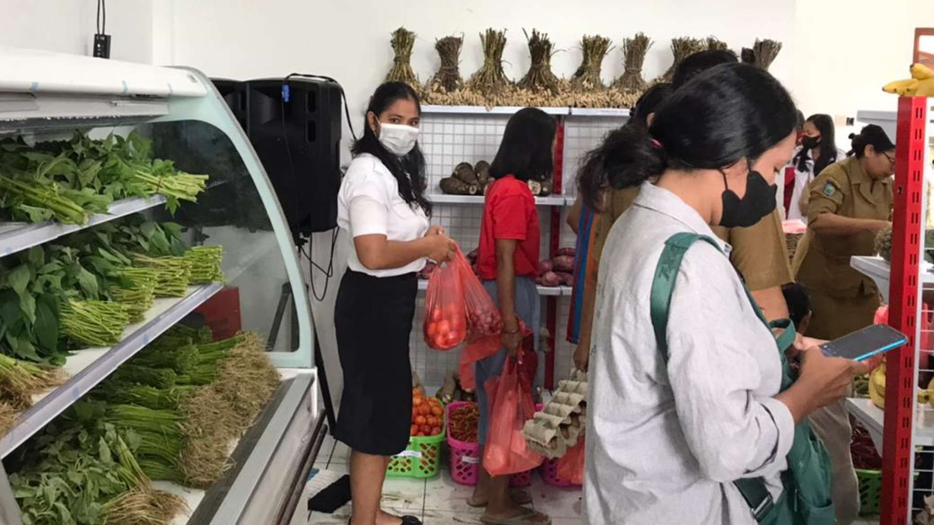 Toko Tani Indonesia yang dikelola oleh Dinas Ketahanan Pangan Kabupaten Mimika, Selasa (6/9/2022). Foto: Faris/ Papua60detik.