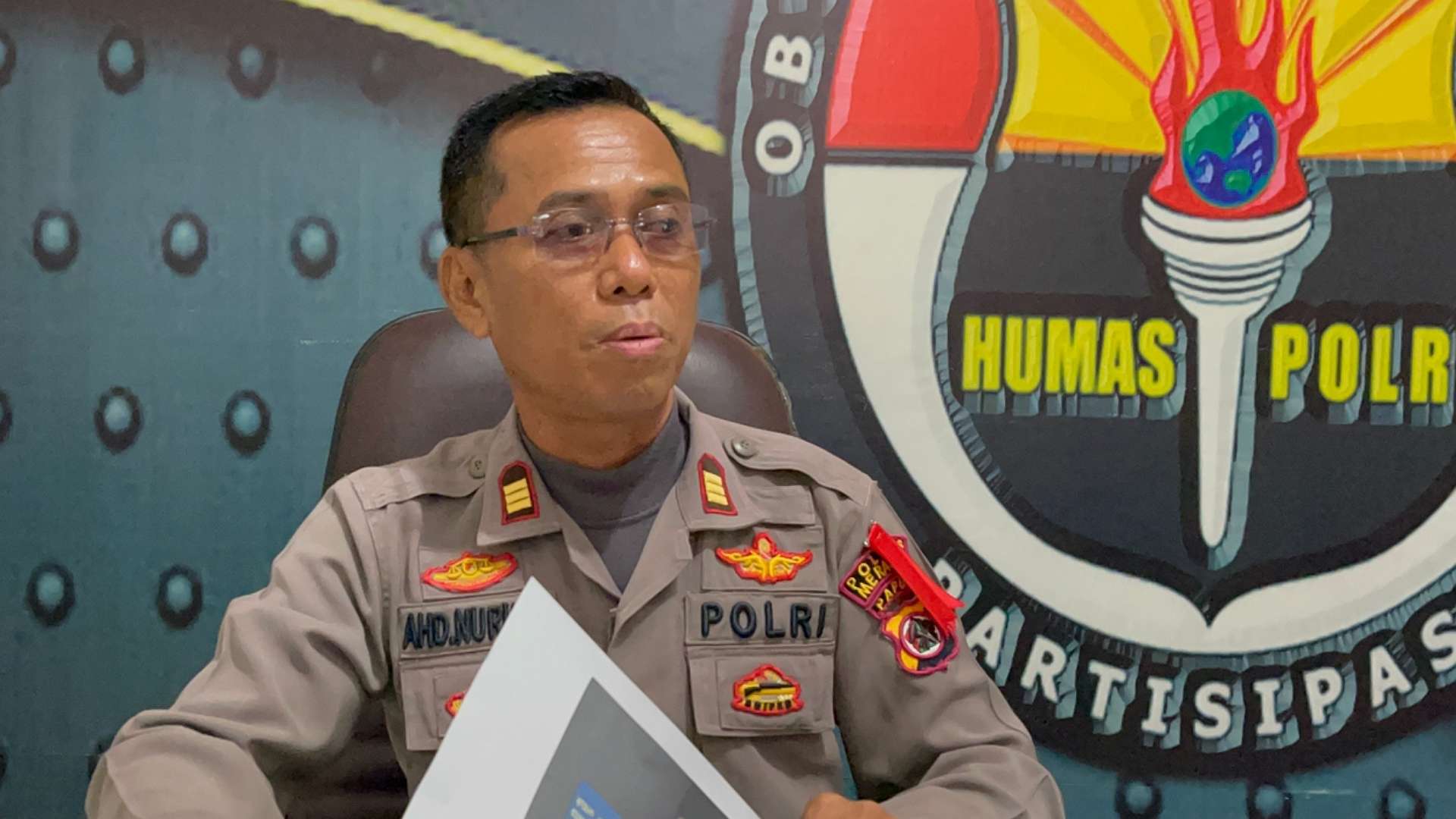 Kasi Humas Polres Merauke AKP Achmad Nurung saat memberikan keterangan kepada wartawan, Kamis (29/12/2022). Foto: Ami/ Papua60detik