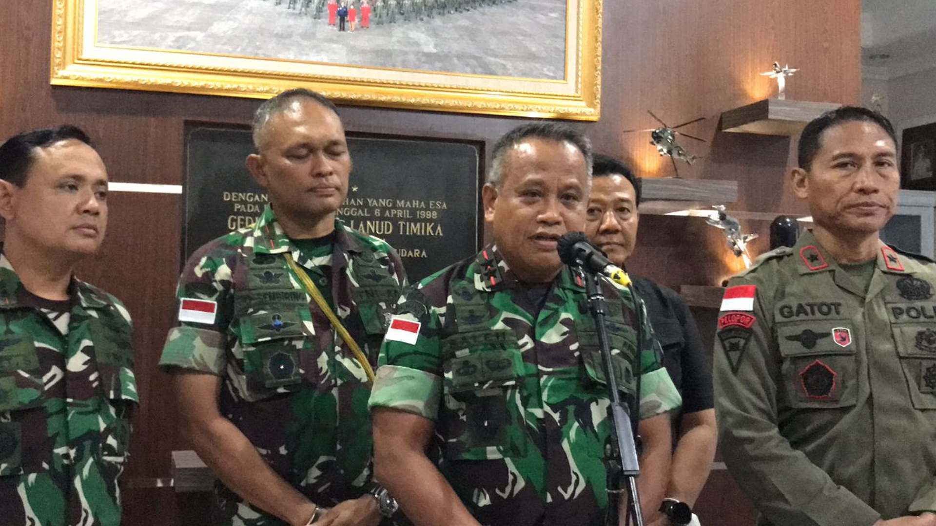 Pangdam XVII Cenderawasih Mayjen TNI Muhammad Saleh Mustafa di Mako Lanud Yohanis Kapiyau, Kamis  (16/2/2023). Foto: Amma/ Papua60detik