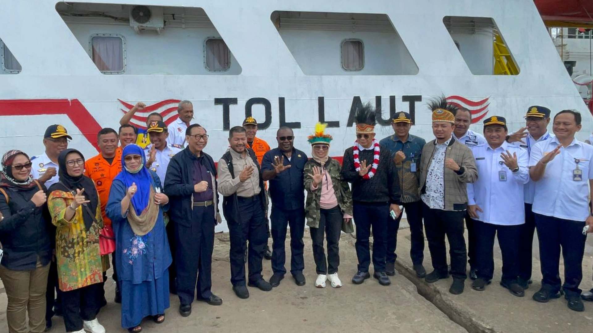 Rombongan Komisi  V DPR RI di Pelabuhan Yos Sudarso Merauke, Jumat (17/2/2023). Foto: Ami/ Papua60detik