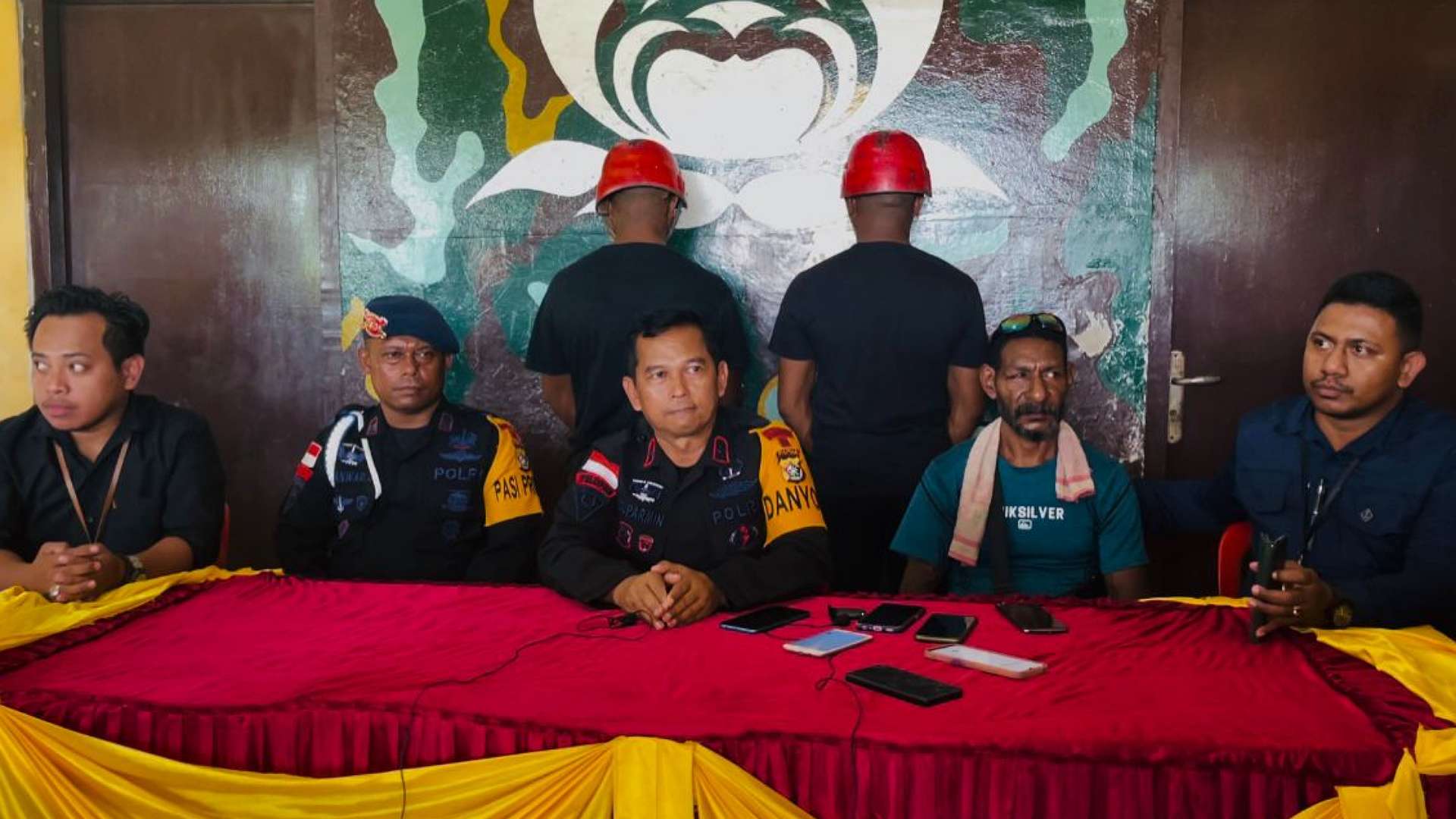 Komandan Batalyon D Pelopor Sat Brimob Polda Papua Merauke Kompol Suparmin konferensi pers, Kamis (23/2/2023). Foto: Ami/ Papua60detik