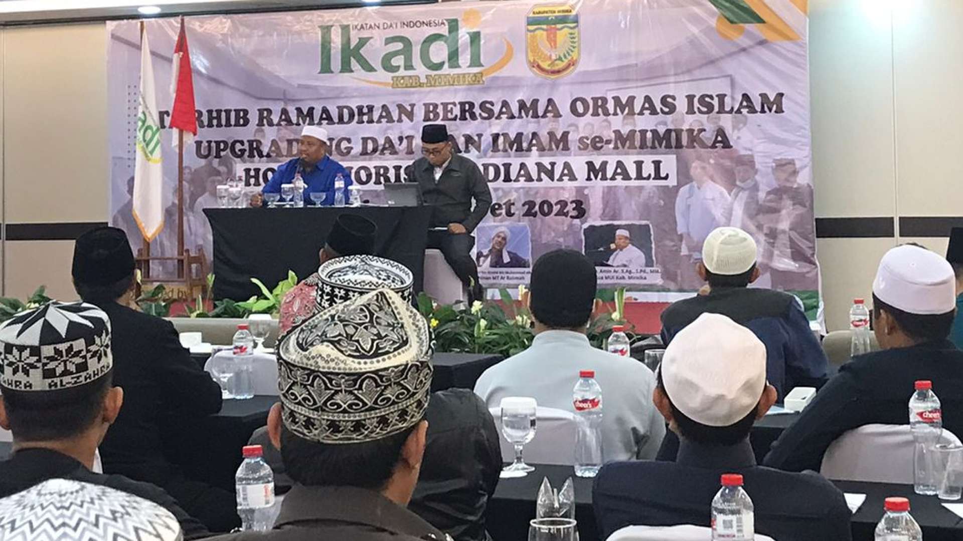 Staf Ahli Bupati Bidang Kemasyarakatan, Ignatius Eddy Santoso membuka Upgrading Da’i dan Imam Se-Mimika, Senin (20/3/2023). Foto: Faris/Papua60detik