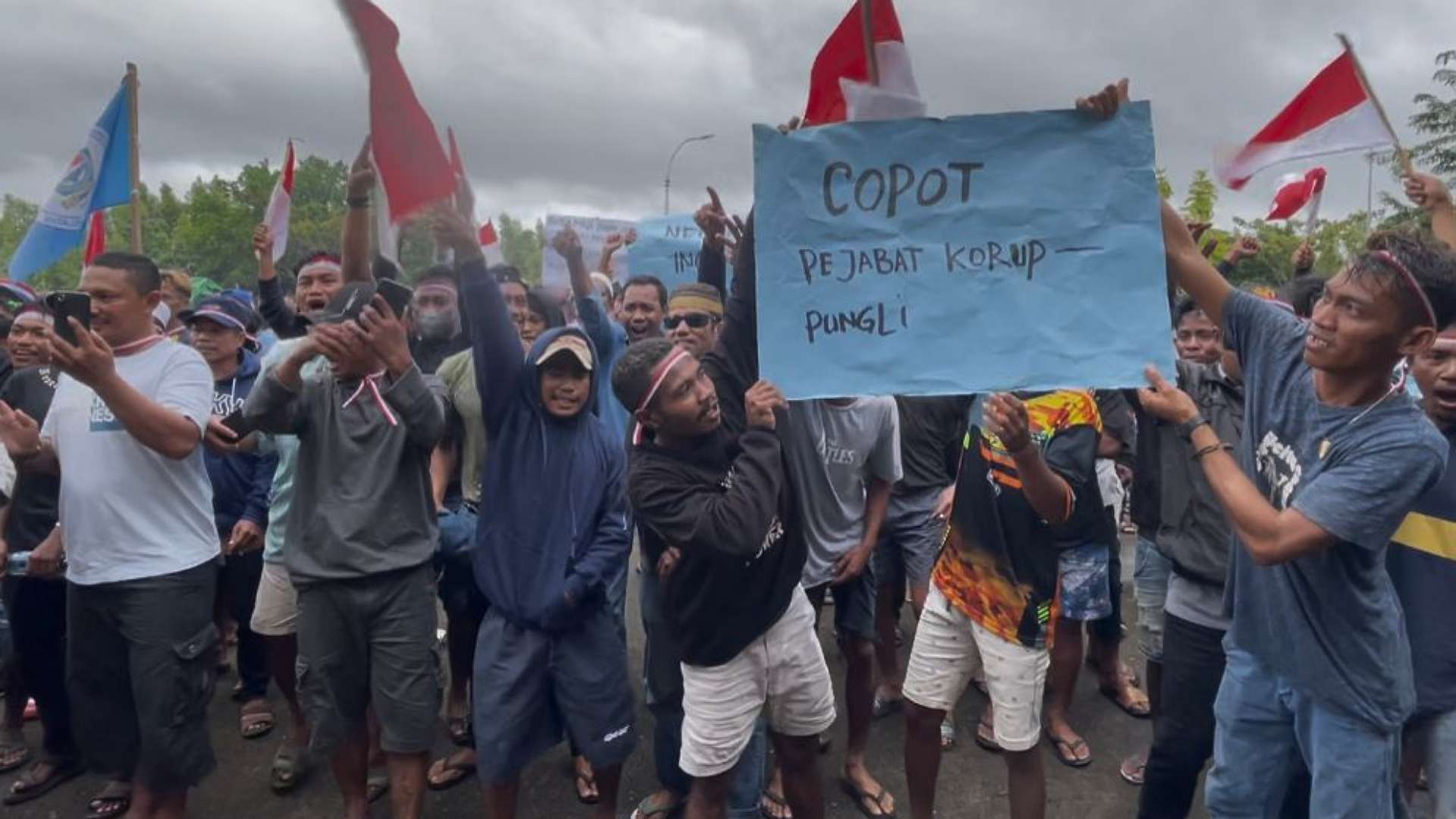 nelayan Provinsi  Papua Selatan berunjuk rasa di Kantor Pelabuhan Perikanan Nusantara Merauke, Kamis (11/5/2023). Foto: Ami/ Papua60detik