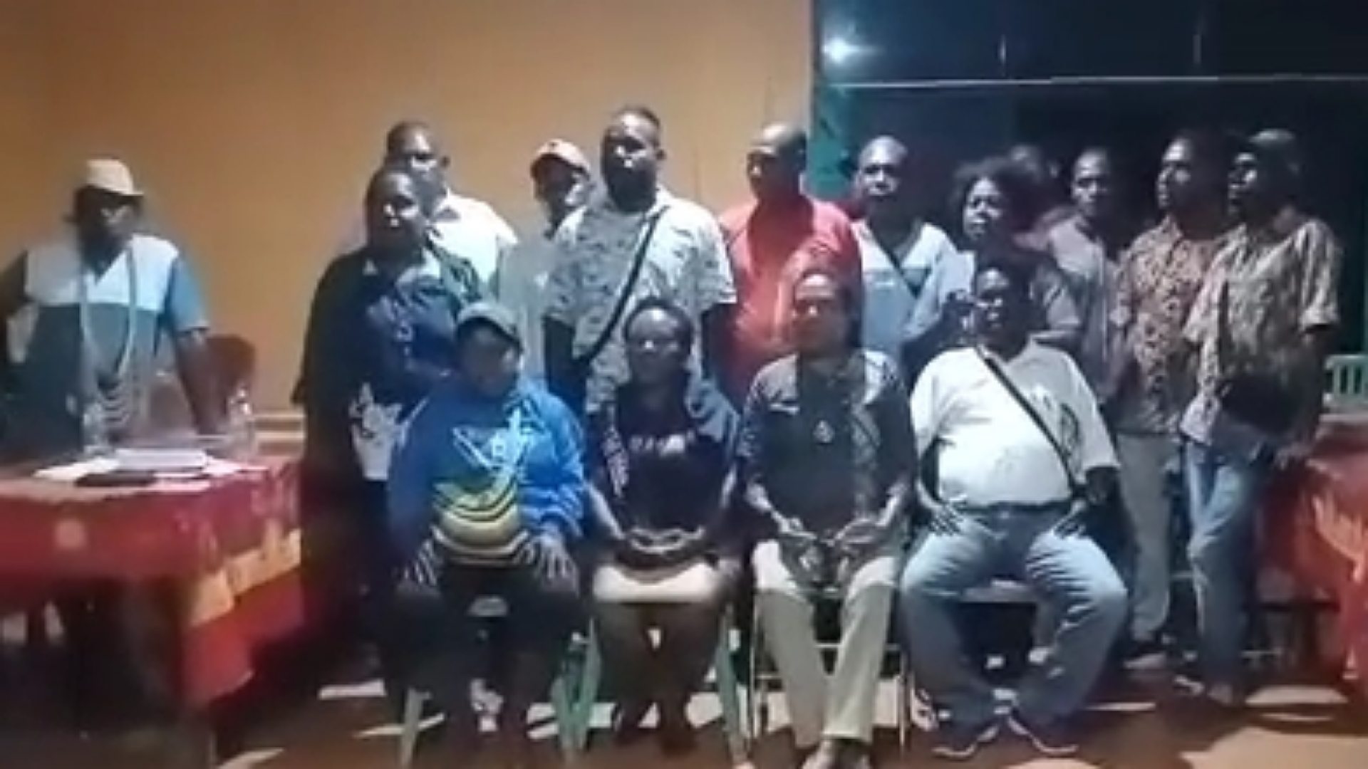 Lepemawi bersama warga Pesisir Timur Mimika. Foto: Lepemawi