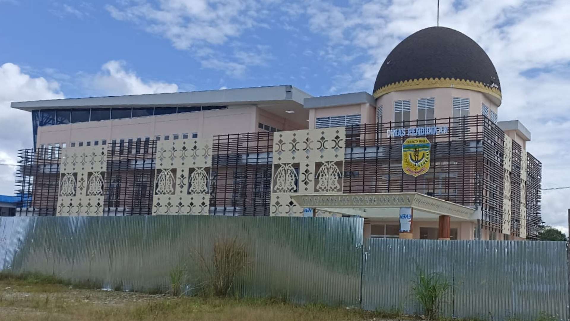Kantor Baru Dinas Pendidikan Kabupaten Mimika di Jalan Poros SP2-SP5 Timika. Foto: Eka/ Papua60detik