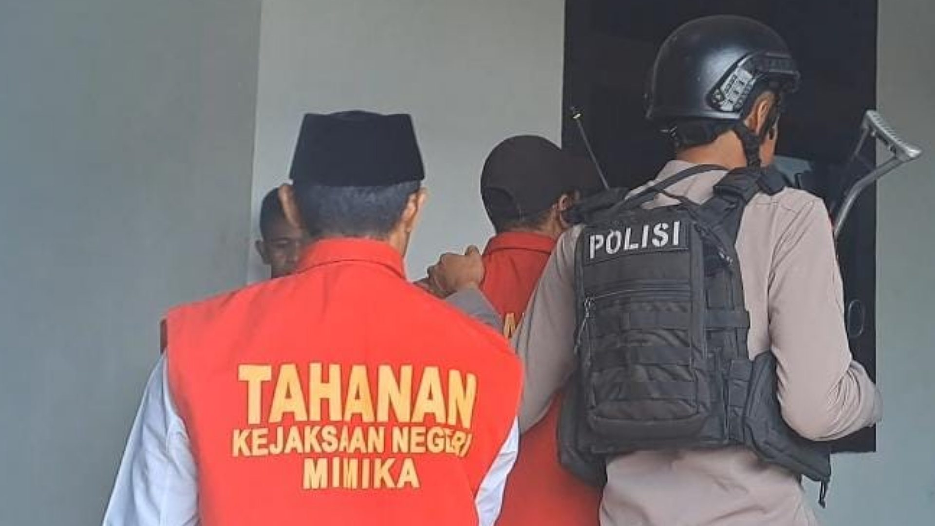 Ratusan Aparat Amankan Sidang Putusan Kasus Mutilasi - Papua60Detik