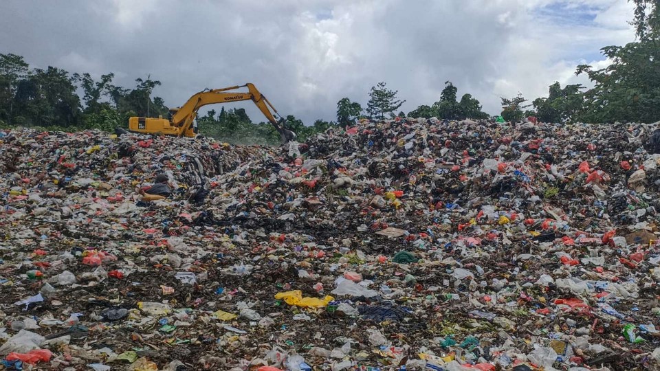 Tumpukan sampah di TPA Iwaka. Foto: Eka/ Papua60detik