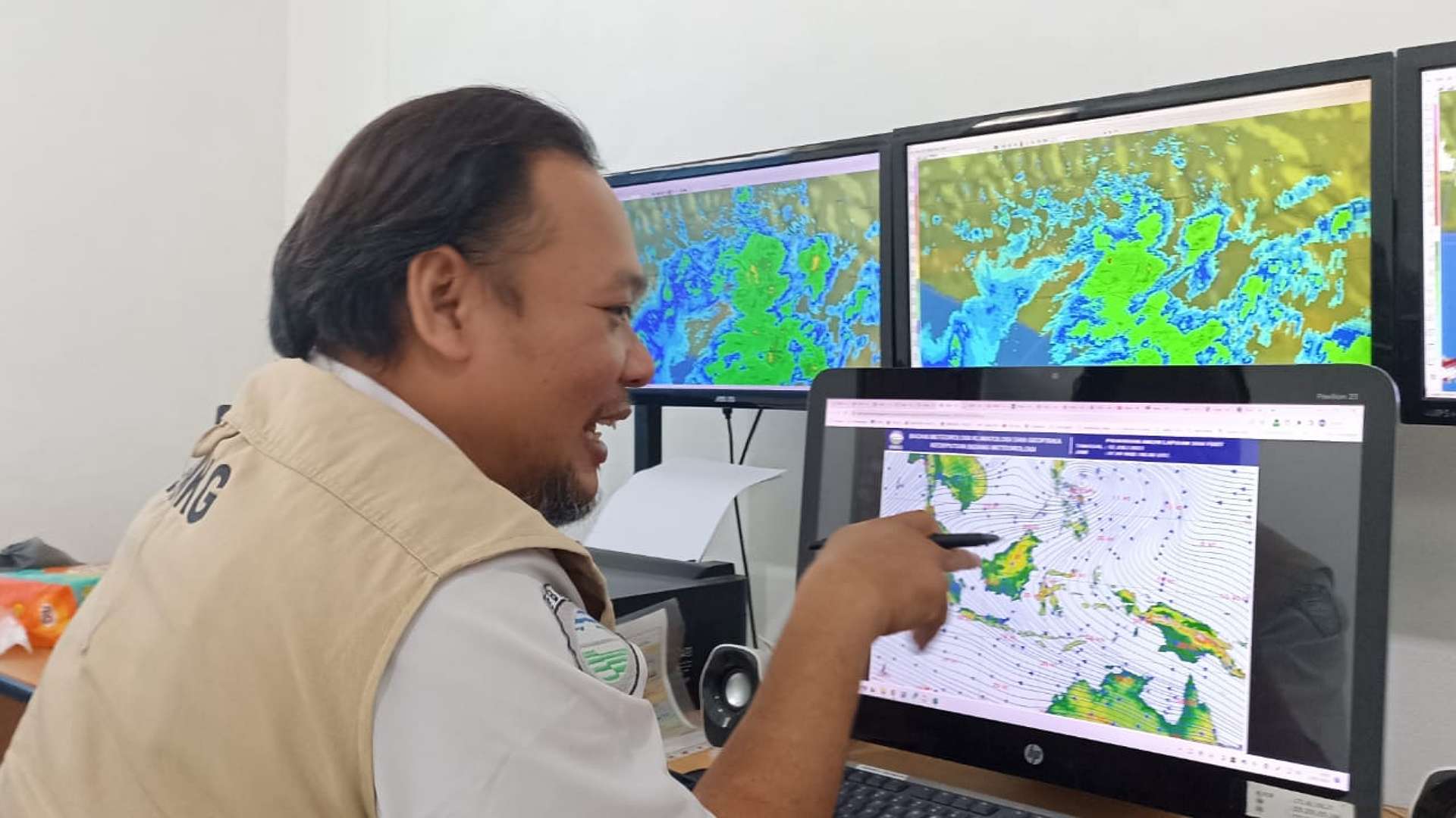 Forecaster BMKG Timika Sony Hartono. Foto: Eka/ Papua60detik