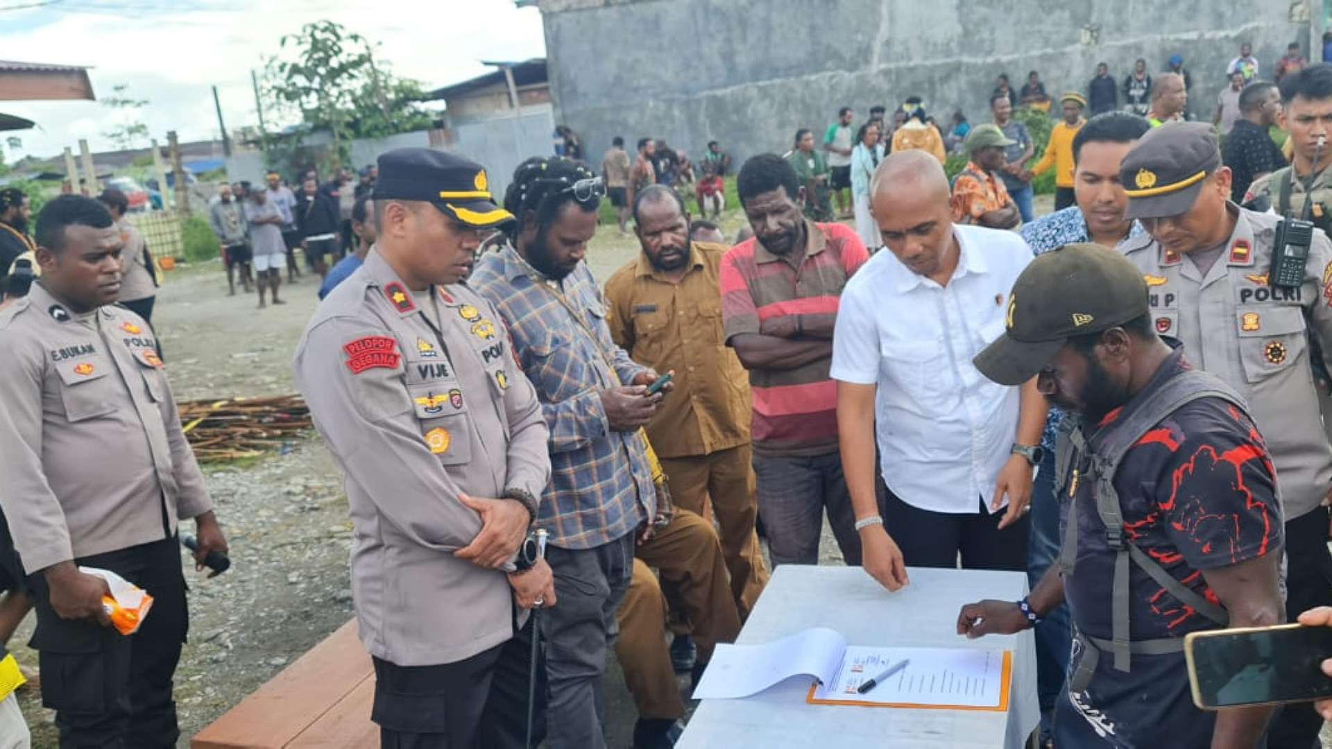 Mediasi penyelesaian konflik sosial di Kota Kenyam, Nduga, Papua Pegunungan, Rabu (19/7/2023). Foto: Istimewa