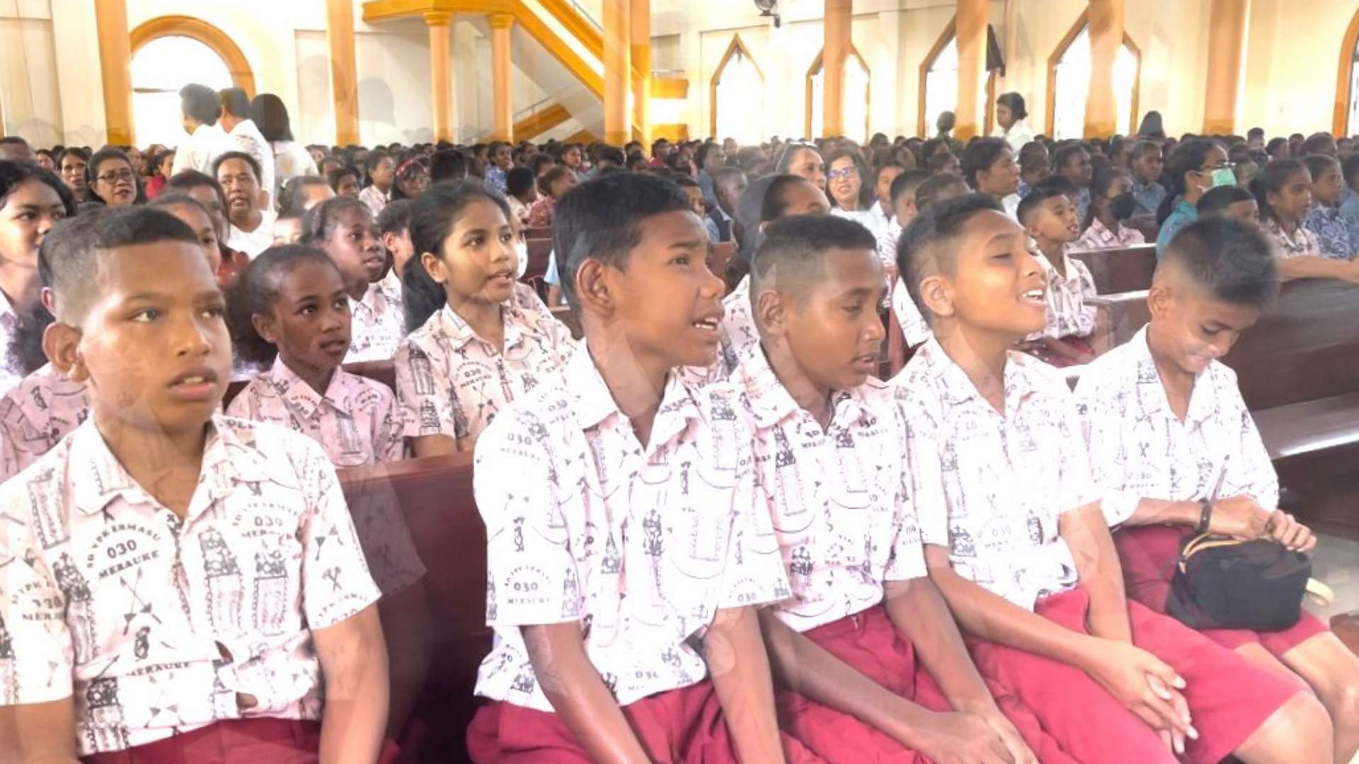 Ibadah dan pembinaan rohani pembukaan tahun ajaran baru di lingkup YPK Papua Selatan di Gereja Petra Merauke, Rabu (26/7/2023). Foto: Ami/ Papua60detik