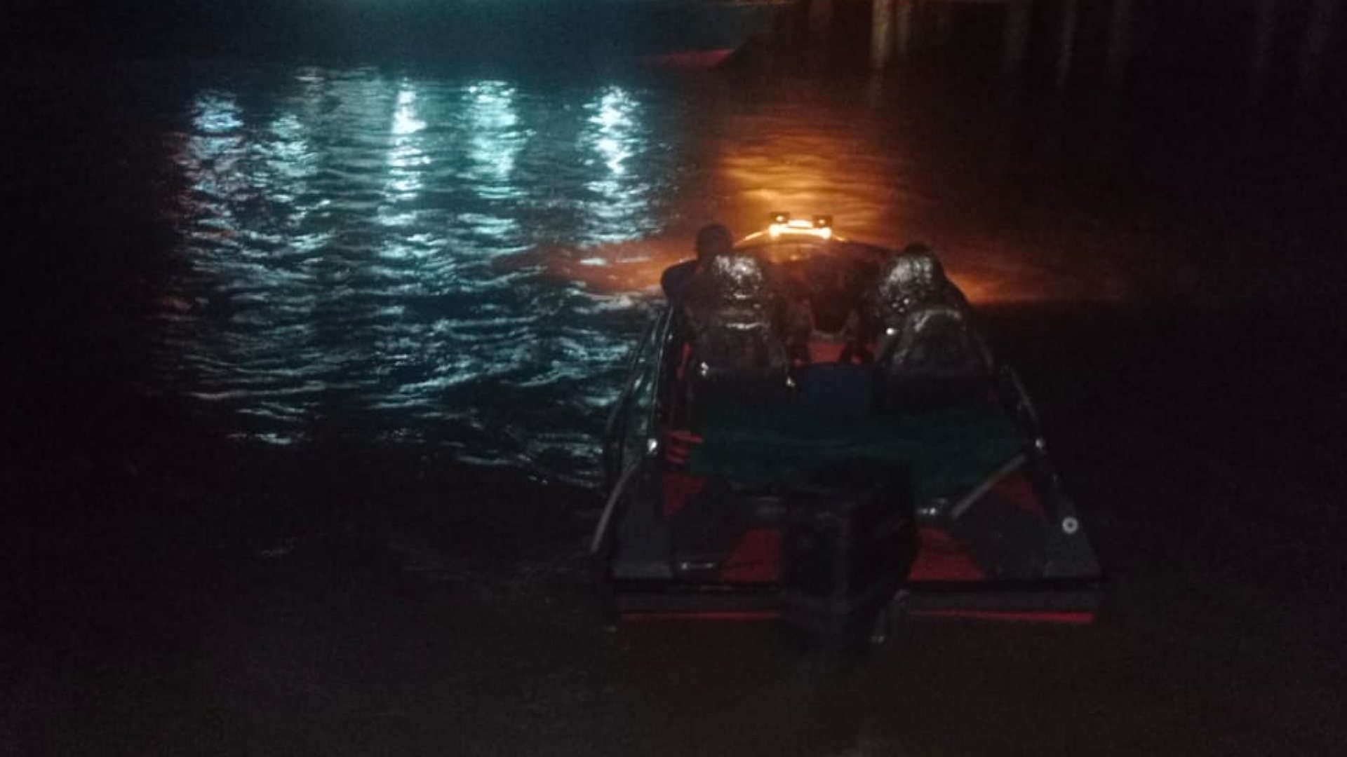 Tim SAR Gabungan melakukan pencarian terhadap Amiruddin yang dilaporkan jatuh dari speed boat dalam perjalanan rute Agats - Suator Kabupaten Asmat pada Jumat (4/8/2023). Foto: Humas SAR Timika