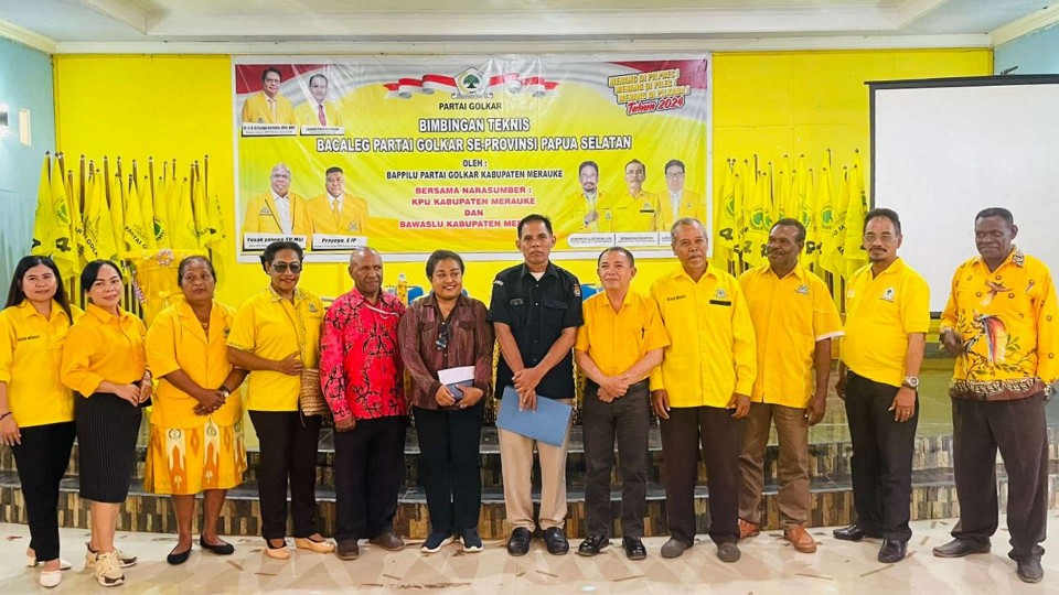 Bacaleg Partai Golkar Se-Provinsi Papua Selatan bersama anggota KPU dan Bawaslu Merauke. Foto: Ami/ Papua60detik