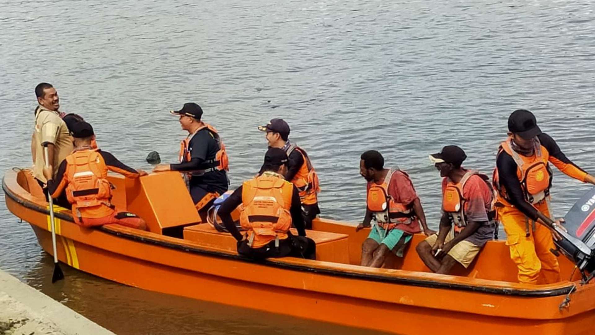 Tim Gabungan SAR Merauke Pos Boven Digoel melakukan pencarian terhadap balita berumur tiga tahun bernama Italia Sambe yang dilaporkan jatuh dari perahu. Foto: Humas SAR Merauke