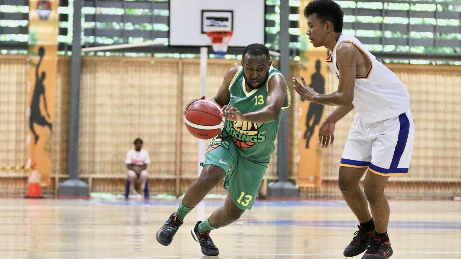 Para pemain pada turnamen bola basket yang digelar Bakors PTFI di Kuala Kencana. Foto: Joe Situmorang/ Papua60detik