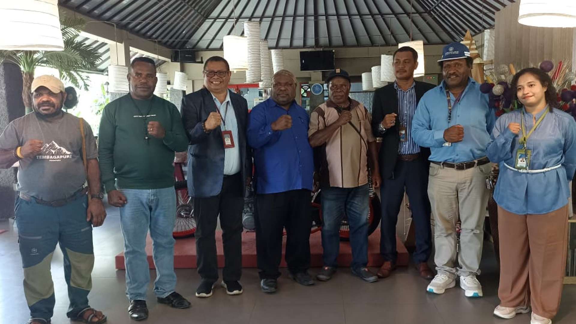 Pengurus Lemasa, tokoh Amungme dan kuasa hukumnya. Foto: Eka/ Papua60detik