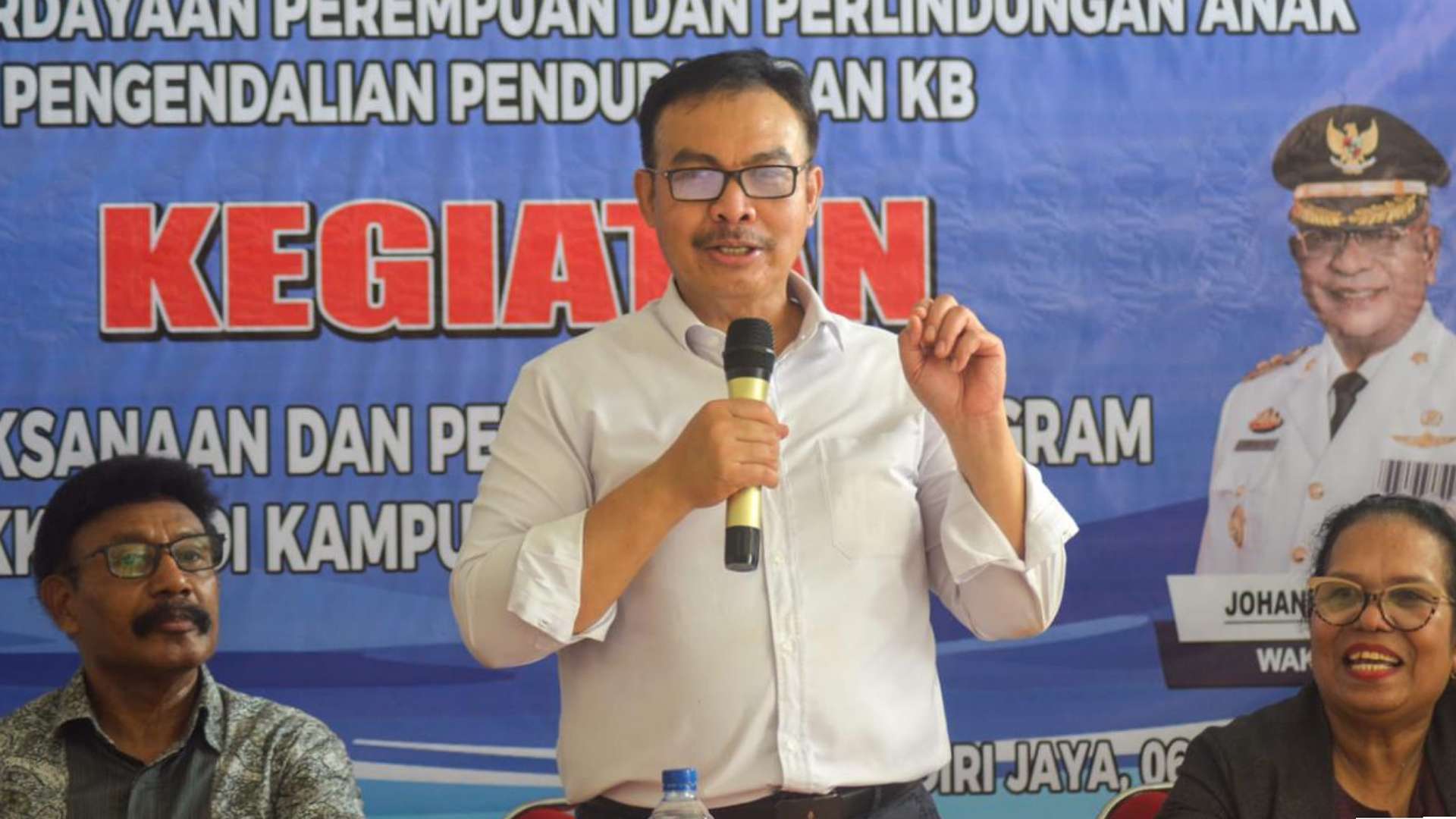 Kepala BKKBN, Hasto Wardoyo di Kampung Mawokauw Jaya. Foto: Faris/ Papua60detik