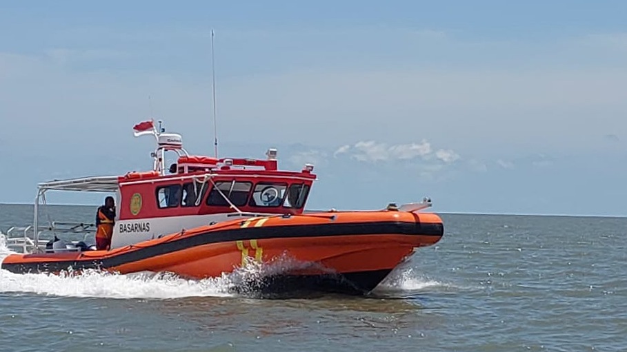 Tim SAR Timika melakukan pencarian terhadap Kapten Kapal Motor Bayu Sentosa 03 . Foto: Humas SAR Timika