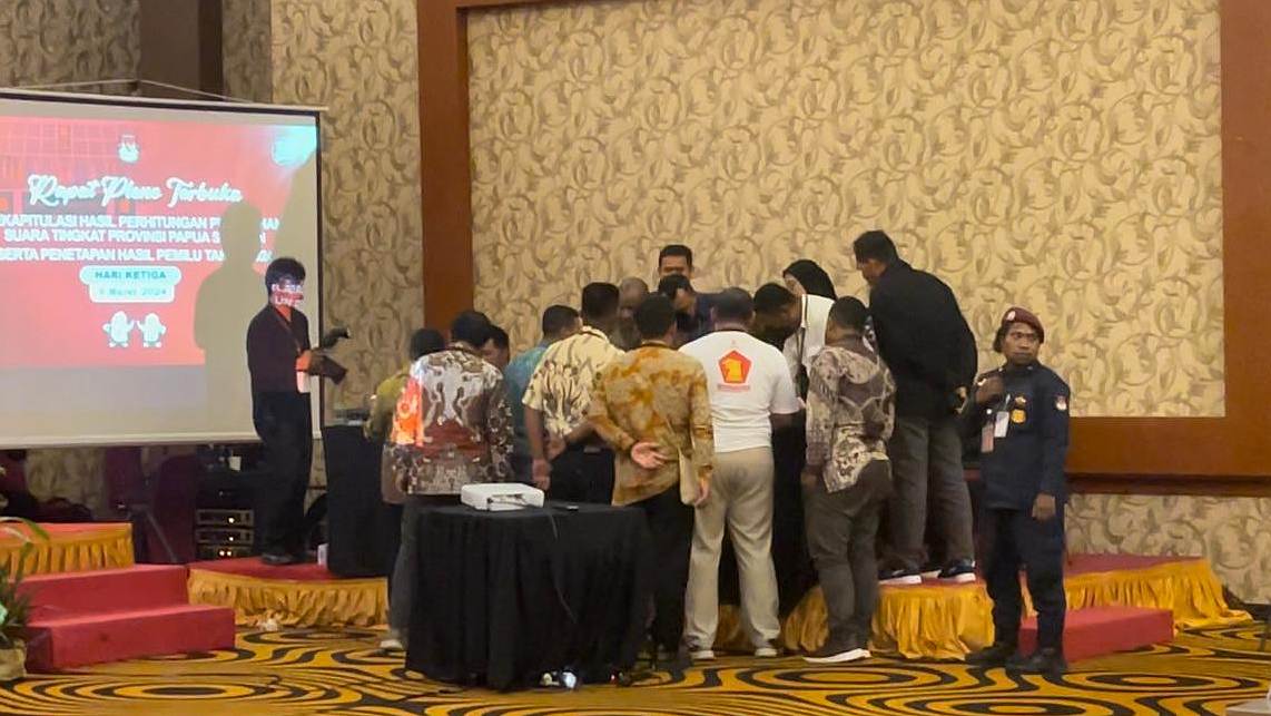 Partai PAN Papua Selatan saat menunjukan data pada pleno rekapitulasi, Sabtu (9/3/2024). Foto: Ami/ Papua60detik