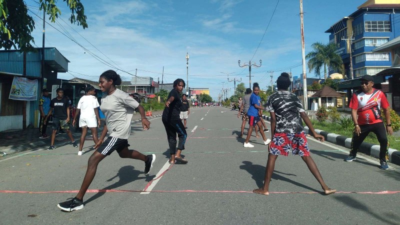Permainan hadangan di Car Free Day (CFD), Sabtu (16/03/2024). Foto: Martha/Papua60detik