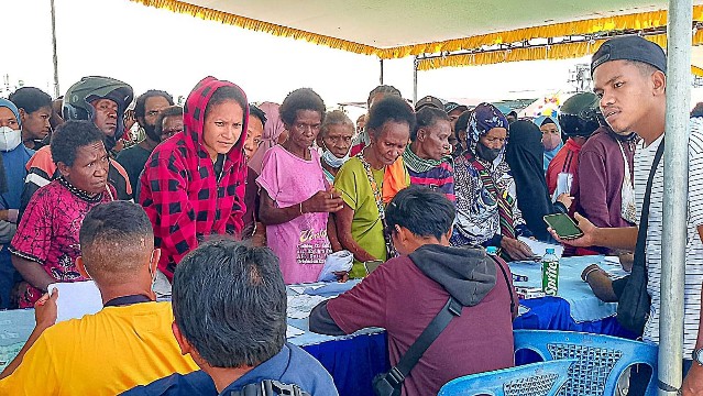 214 KK Korban Longsor Situkung Menerima BLT Tahap Dua via PMI