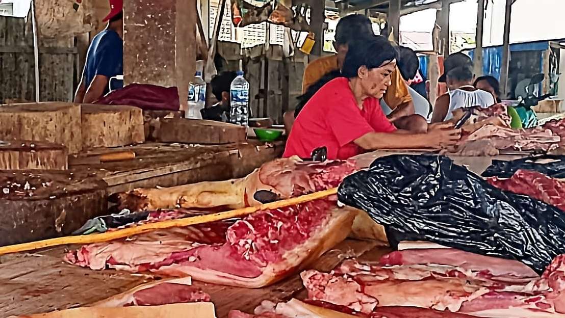 Lapak penjual babi di Pasar Sentral Timika. Foto: Martha/ Papua60detik