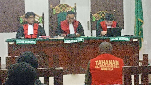Sidang putusan terdakwa RIM di Pengadilan Negeri Timika Kamis (16/5/2024). Foto: Eka/ Papua60detik
