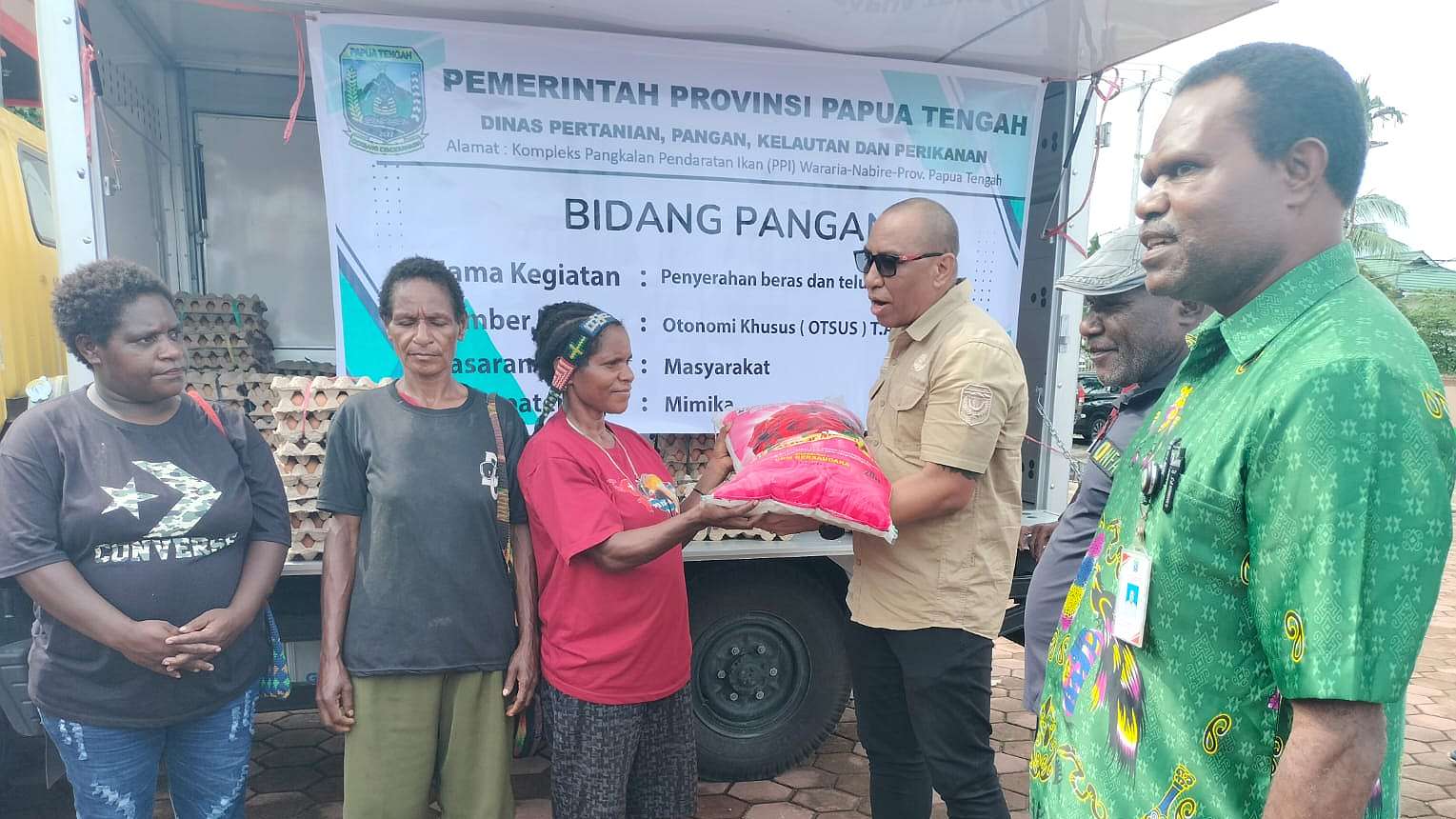 pemprov-papua-tengah-salurkan-bantuan-ke-warga-mimika-terdampak-stunting