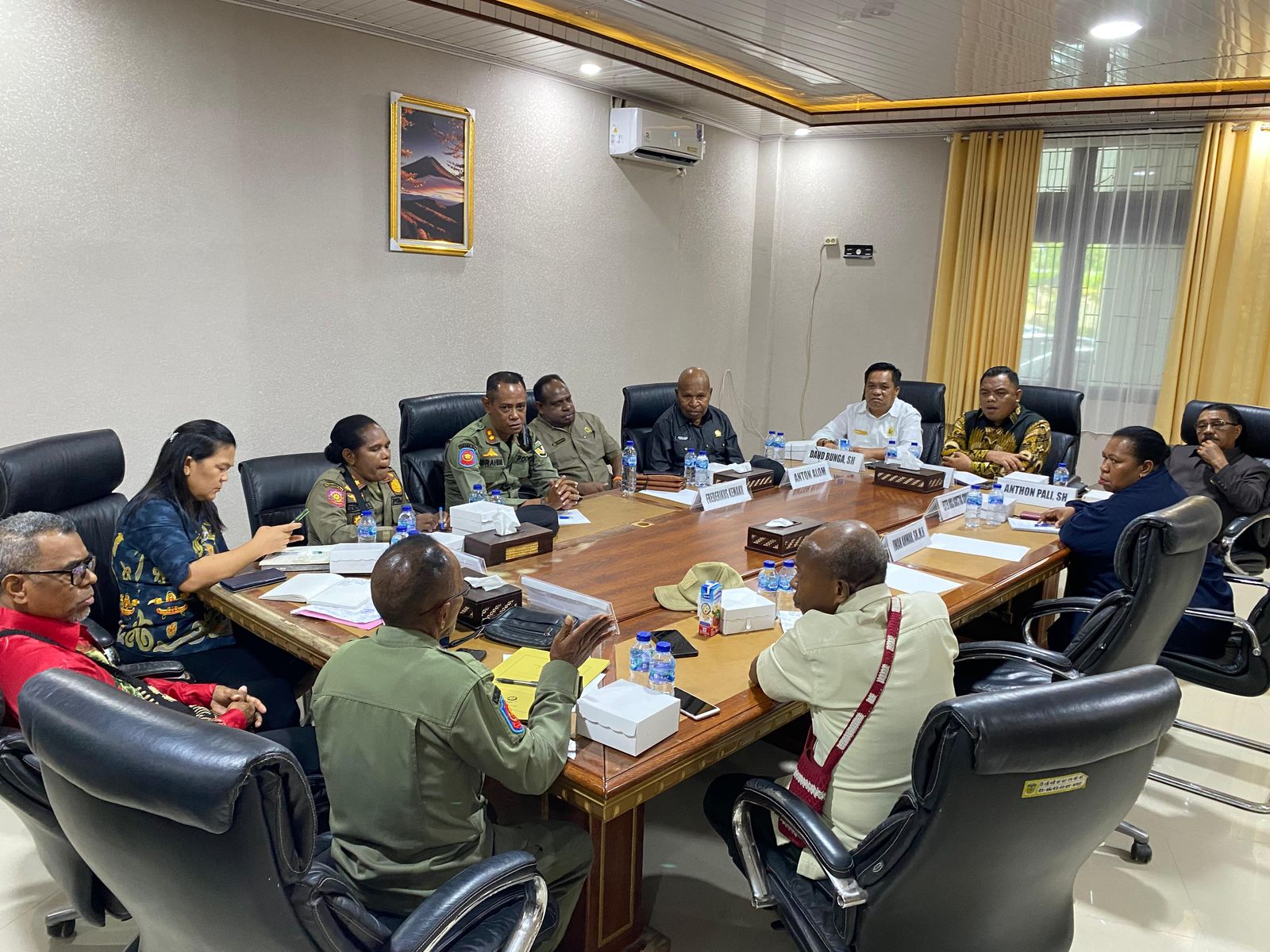 komisi-i-dprk-mimika-dorong-satpol-pp-dan-bagian-hukum-bersinergi-tegakkan-perda